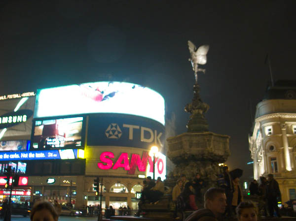 CRW_6577_Piccadilly_Circus