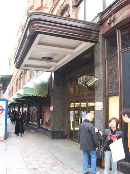CRW_7186_Harrods